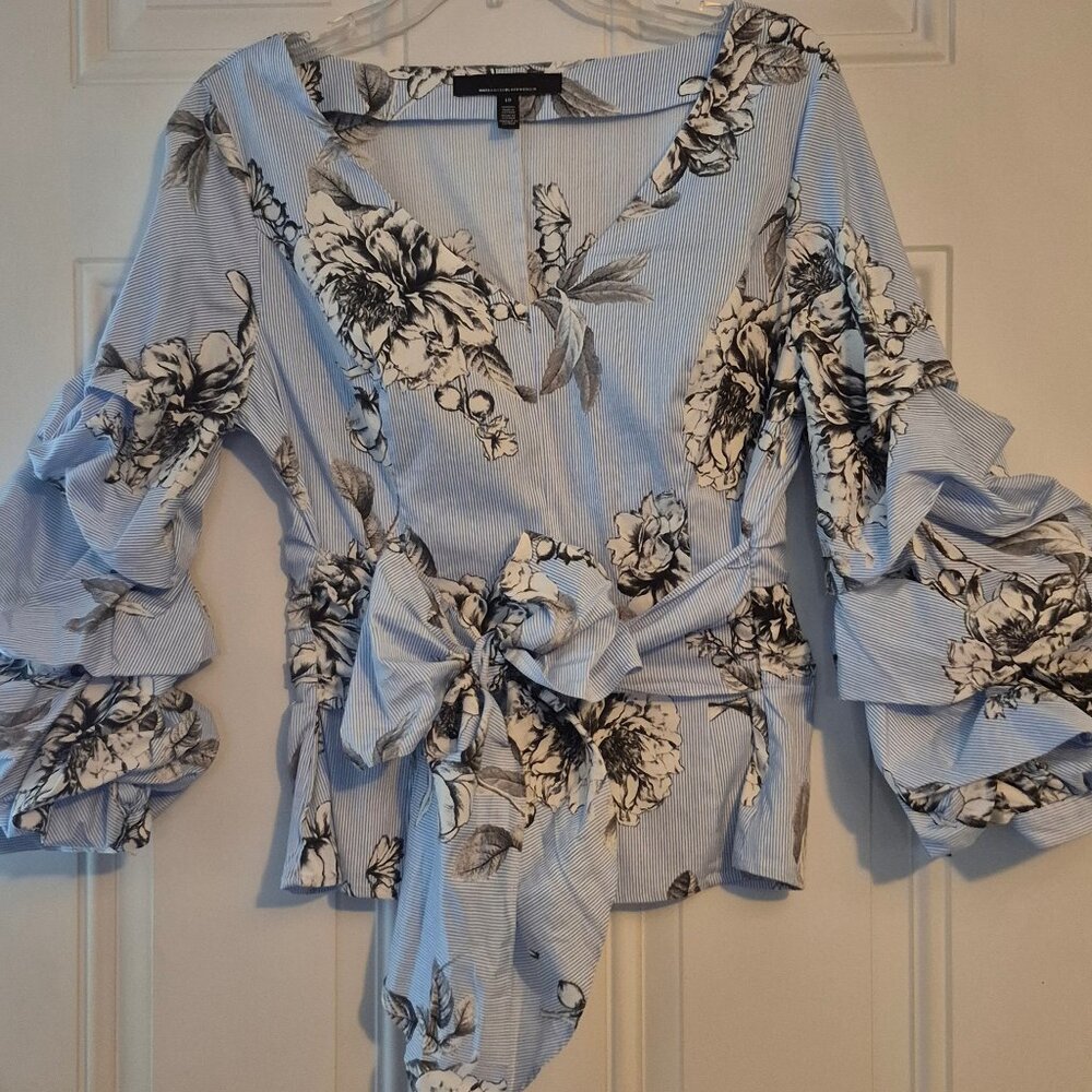 Ladies Top. WHBM,size 10. Beautiful Styling and colors.